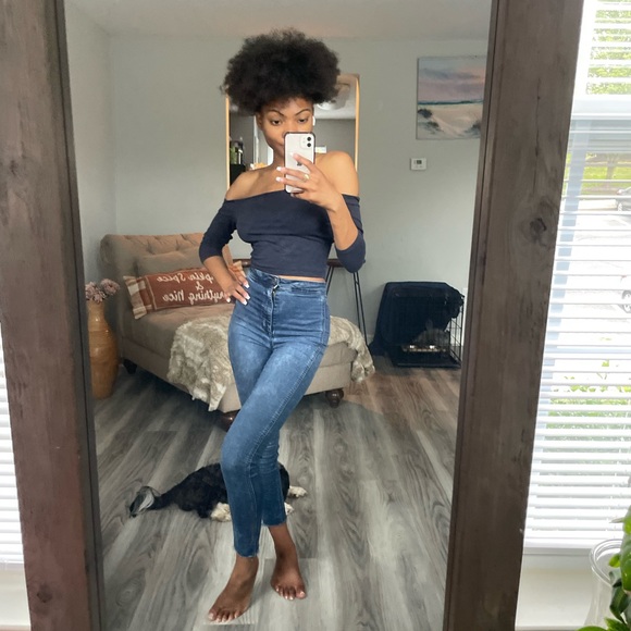 Black Off Shoulder Croptop - Picture 14 of 16